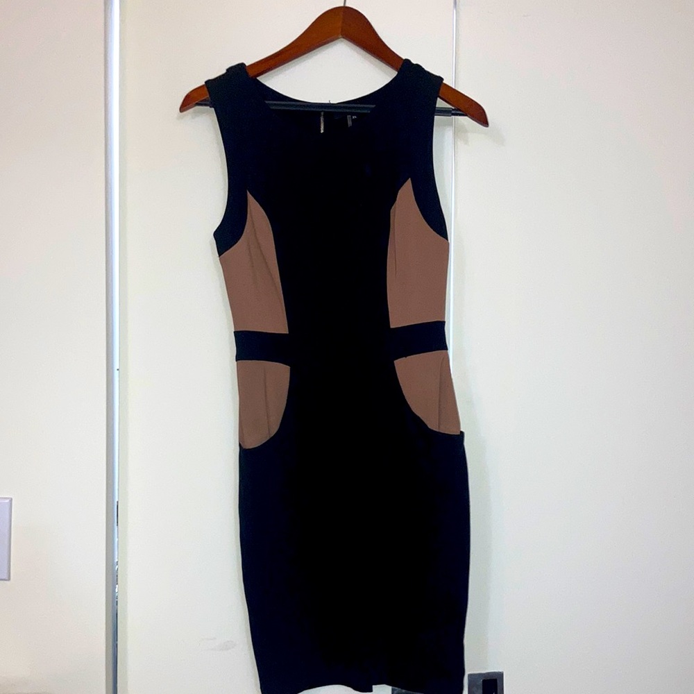 TART black and brown dress with pockets. Size XS. Zippers down the back.
